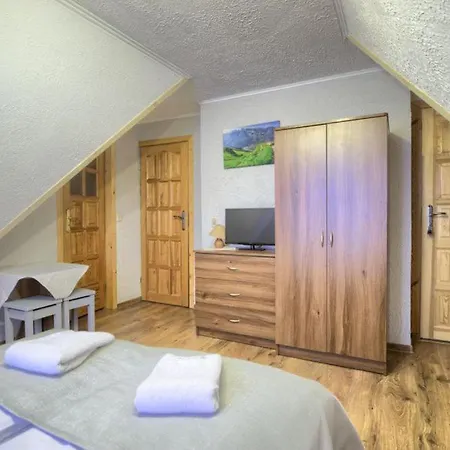 Rodzinny Dom I Apartamenty U Ciwersa Z Balia W Ogrodzie Bialka Tatrzanska Exterior photo