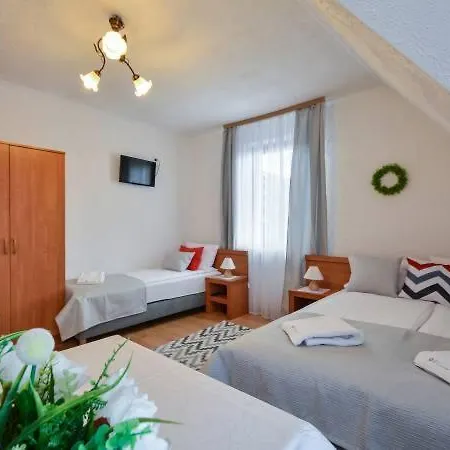 Rodzinny Dom I Apartamenty U Ciwersa Z Balia W Ogrodzie Bialka Tatrzanska Exterior photo