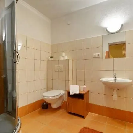 Rodzinny Dom I Apartamenty U Ciwersa Z Balia W Ogrodzie Bialka Tatrzanska Exterior photo