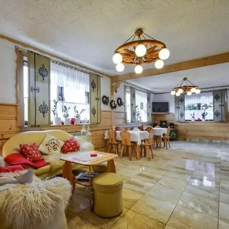 Rodzinny Dom I Apartamenty U Ciwersa Z Balia W Ogrodzie Bialka Tatrzanska Exterior photo