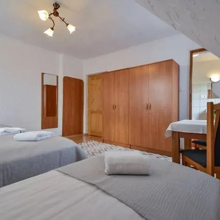 Rodzinny Dom I Apartamenty U Ciwersa Z Balia W Ogrodzie Bialka Tatrzanska Exterior photo