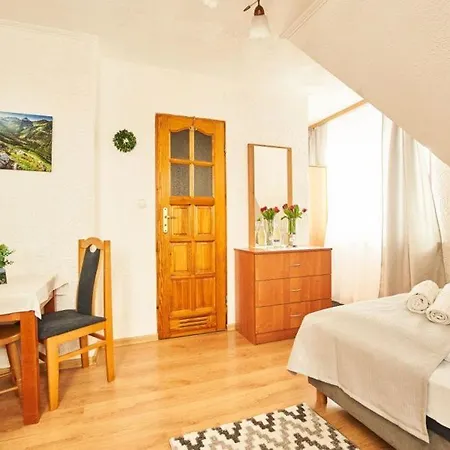 Rodzinny Dom I Apartamenty U Ciwersa Z Balia W Ogrodzie Bialka Tatrzanska Exterior photo
