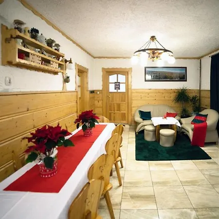 Rodzinny Dom I Apartamenty U Ciwersa Z Balia W Ogrodzie Bialka Tatrzanska Exterior photo