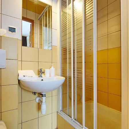 Rodzinny Dom I Apartamenty U Ciwersa Z Balia W Ogrodzie Bialka Tatrzanska Exterior photo