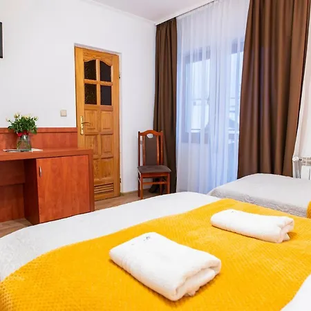Rodzinny Dom I Apartamenty U Ciwersa Z Balia W Ogrodzie Bialka Tatrzanska Exterior photo