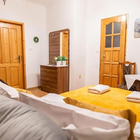Rodzinny Dom I Apartamenty U Ciwersa Z Balia W Ogrodzie Bialka Tatrzanska Exterior photo