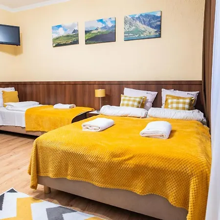Rodzinny Dom I Apartamenty U Ciwersa Z Balia W Ogrodzie Bialka Tatrzanska Exterior photo