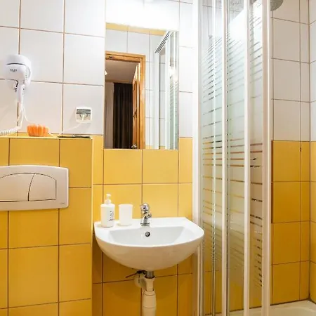 Rodzinny Dom I Apartamenty U Ciwersa Z Balia W Ogrodzie Bialka Tatrzanska Exterior photo