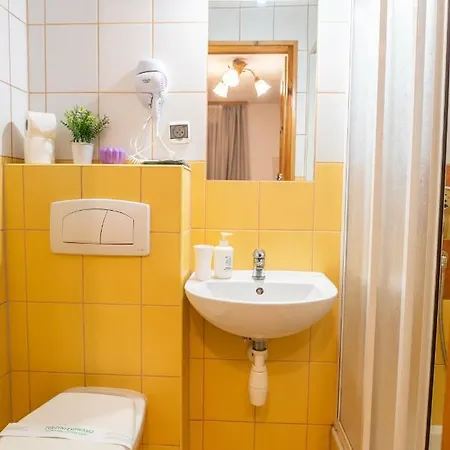 Rodzinny Dom I Apartamenty U Ciwersa Z Balia W Ogrodzie Bialka Tatrzanska Exterior photo