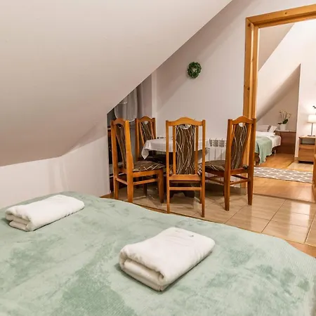 Rodzinny Dom I Apartamenty U Ciwersa Z Balia W Ogrodzie Bialka Tatrzanska Exterior photo