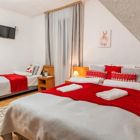 Rodzinny Dom I Apartamenty U Ciwersa Z Balia W Ogrodzie Bialka Tatrzanska Exterior photo