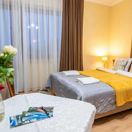 Rodzinny Dom I Apartamenty U Ciwersa Z Balia W Ogrodzie Bialka Tatrzanska Exterior photo