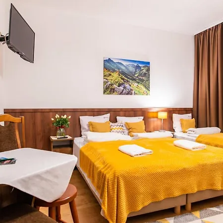 Rodzinny Dom I Apartamenty U Ciwersa Z Balia W Ogrodzie Bialka Tatrzanska Exterior photo