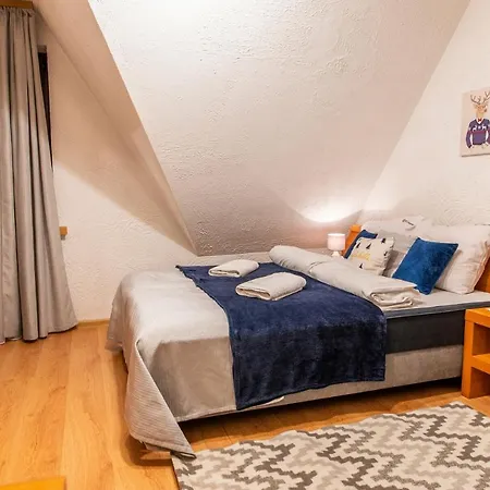 Rodzinny Dom I Apartamenty U Ciwersa Z Balia W Ogrodzie Bialka Tatrzanska Exterior photo