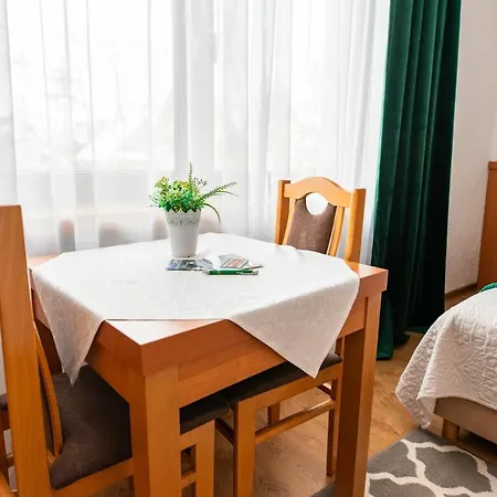 Rodzinny Dom I Apartamenty U Ciwersa Z Balia W Ogrodzie Bialka Tatrzanska Exterior photo