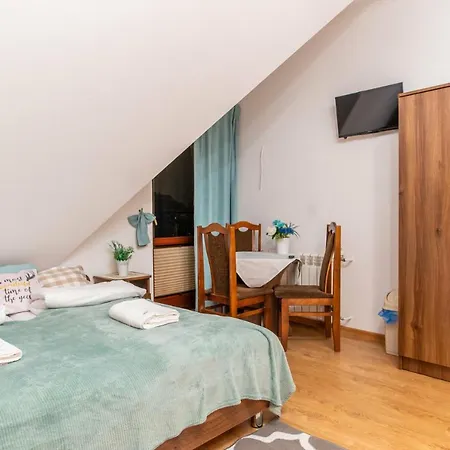 Rodzinny Dom I Apartamenty U Ciwersa Z Balia W Ogrodzie Bialka Tatrzanska Exterior photo