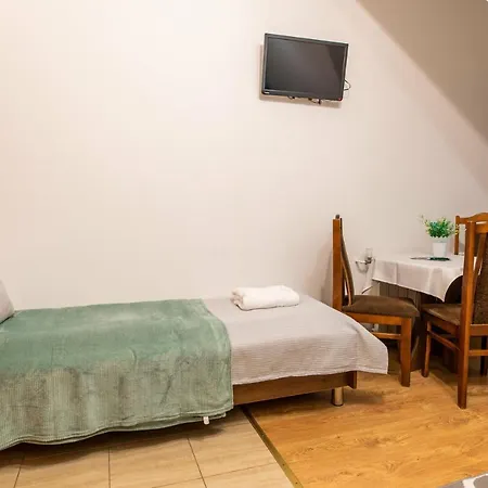Rodzinny Dom I Apartamenty U Ciwersa Z Balia W Ogrodzie Bialka Tatrzanska Exterior photo