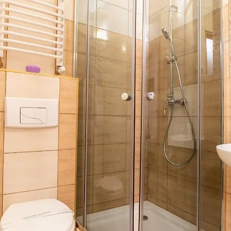 Rodzinny Dom I Apartamenty U Ciwersa Z Balia W Ogrodzie Bialka Tatrzanska Exterior photo