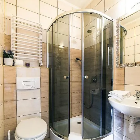 Rodzinny Dom I Apartamenty U Ciwersa Z Balia W Ogrodzie Bialka Tatrzanska Exterior photo