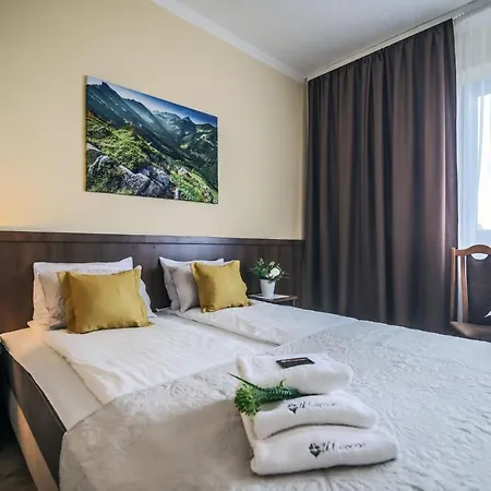 Rodzinny Dom I Apartamenty U Ciwersa Z Balia W Ogrodzie Bialka Tatrzanska Exterior photo