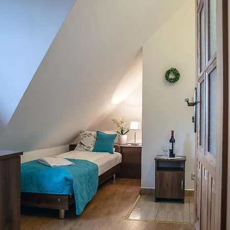 Rodzinny Dom I Apartamenty U Ciwersa Z Balia W Ogrodzie Bialka Tatrzanska Exterior photo